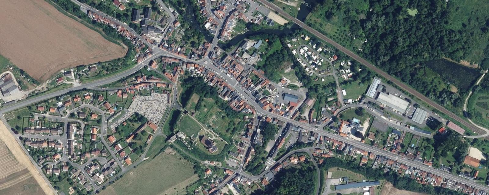 Vue aérienne de Picquigny (Somme)