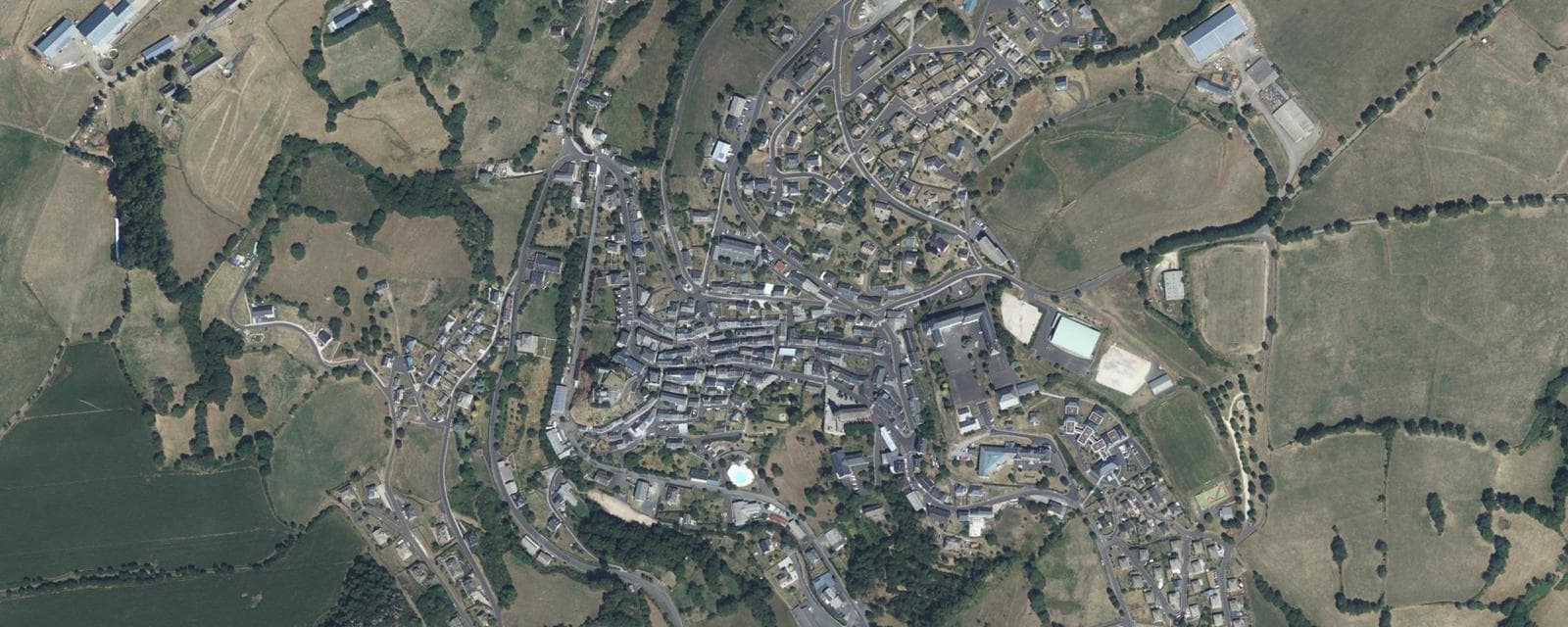 Vue aérienne de Pierrefort (Cantal)