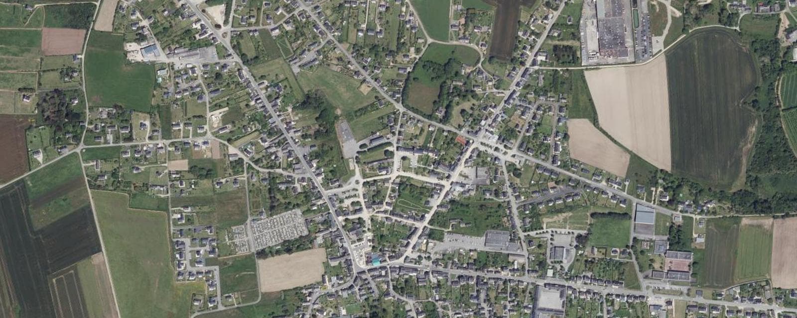 Vue aérienne de Plozévet (Finistère)
