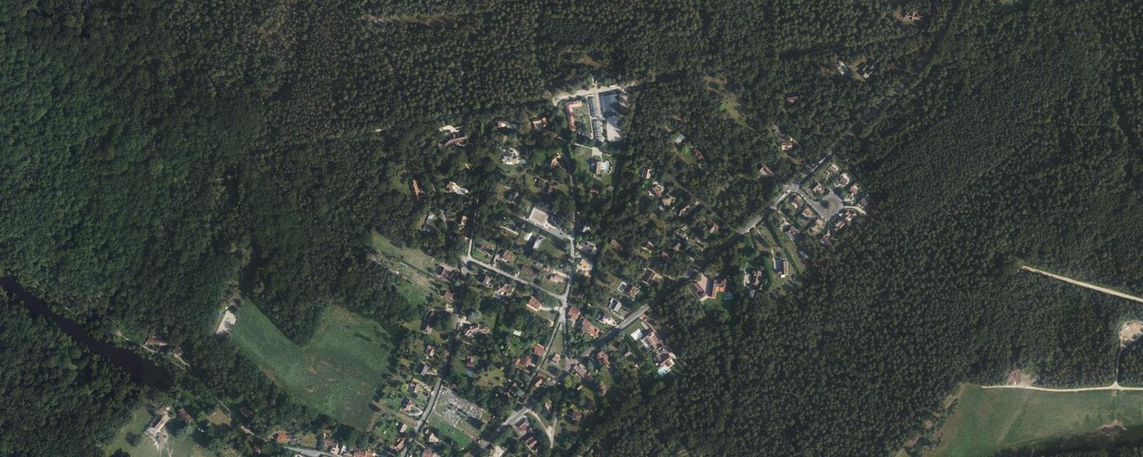 Vue aérienne de Poigny-la-Forêt (Yvelines)