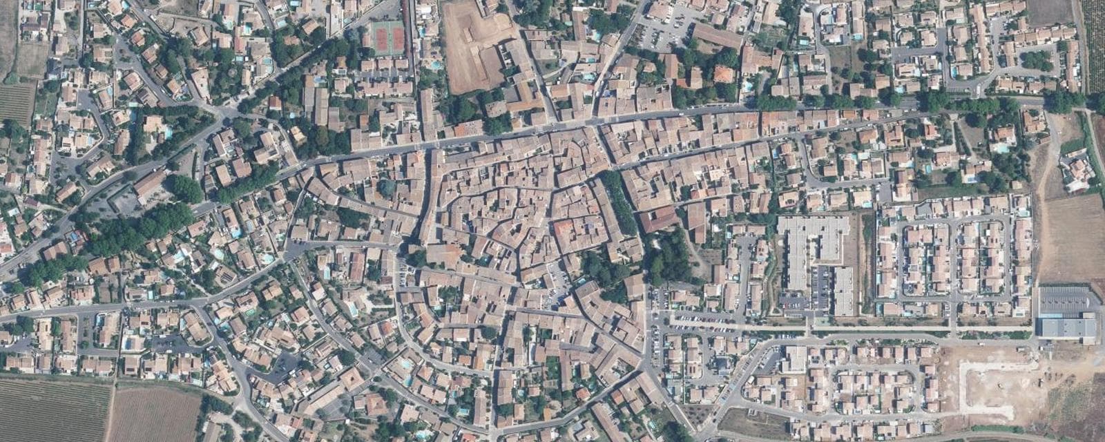 Vue aérienne de Pomérols (Hérault)