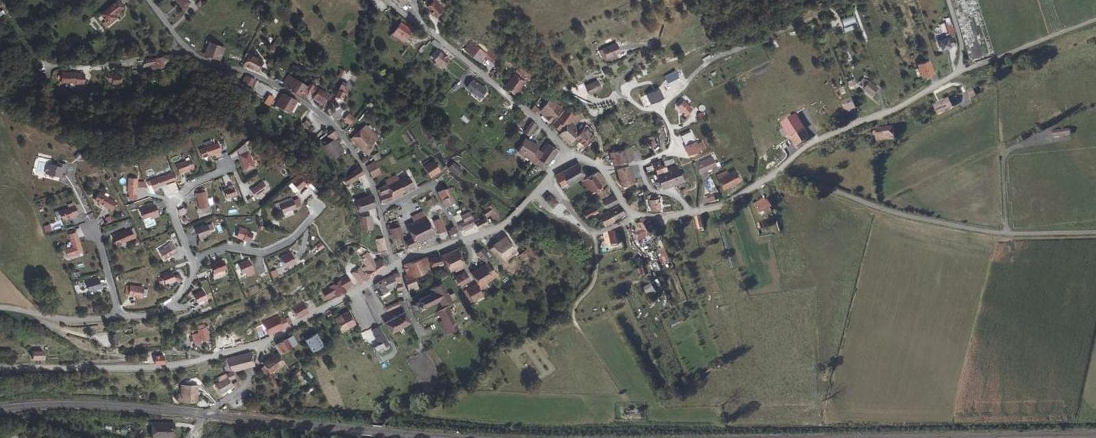 Vue aérienne de Pompierre-sur-Doubs (Doubs)