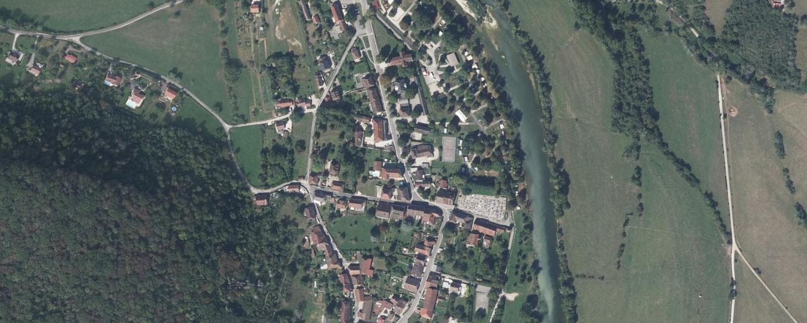 Vue aérienne de Port-Lesney (Jura)