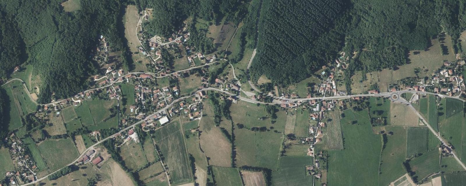 Vue aérienne de Porte-des-Bonnevaux (Isère)