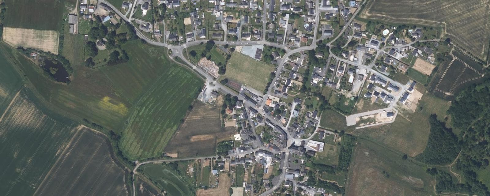 Vue aérienne de Pouillé-les-Côteaux (Loire-Atlantique)
