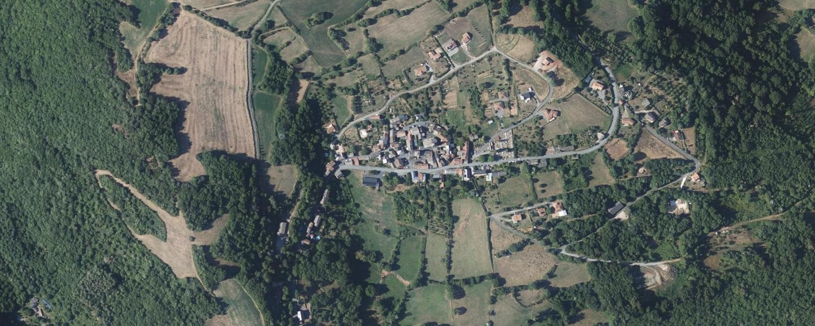 Vue aérienne de Pousthomy (Aveyron)