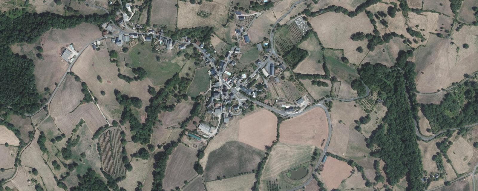 Vue aérienne de Pruines (Aveyron)