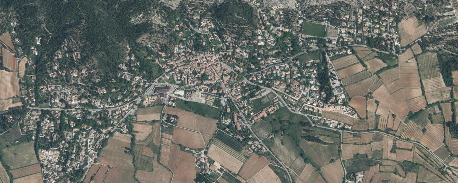 Vue aérienne de Puyloubier (Bouches-du-Rhône)