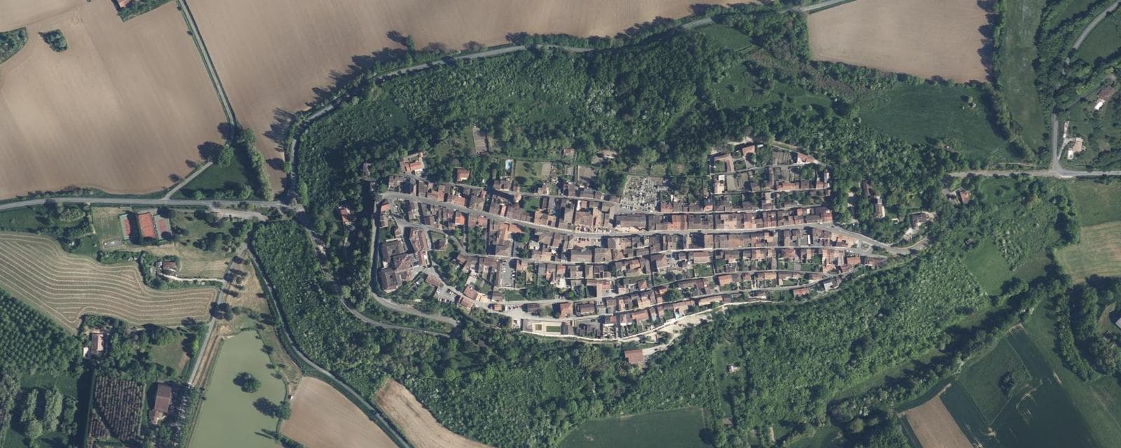 Vue aérienne de Puymirol (Lot-et-Garonne)