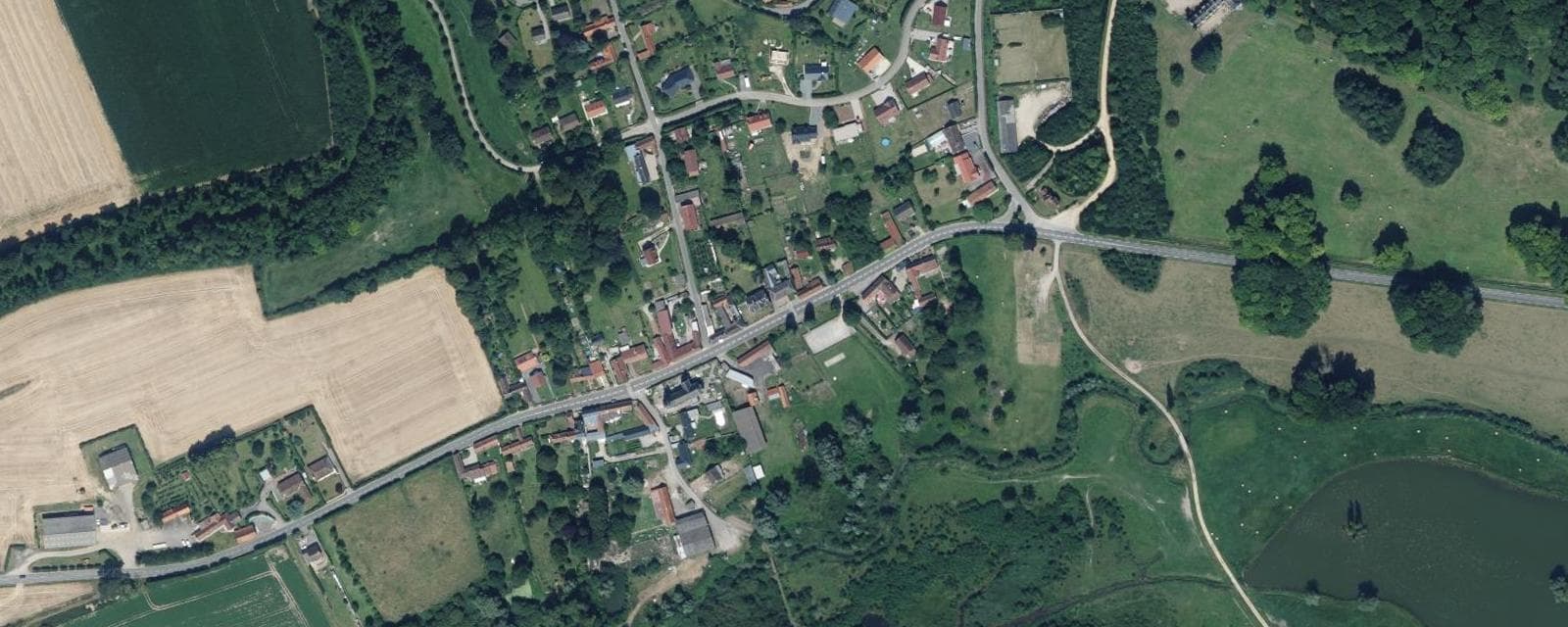 Vue aérienne de Regnière-Écluse (Somme)