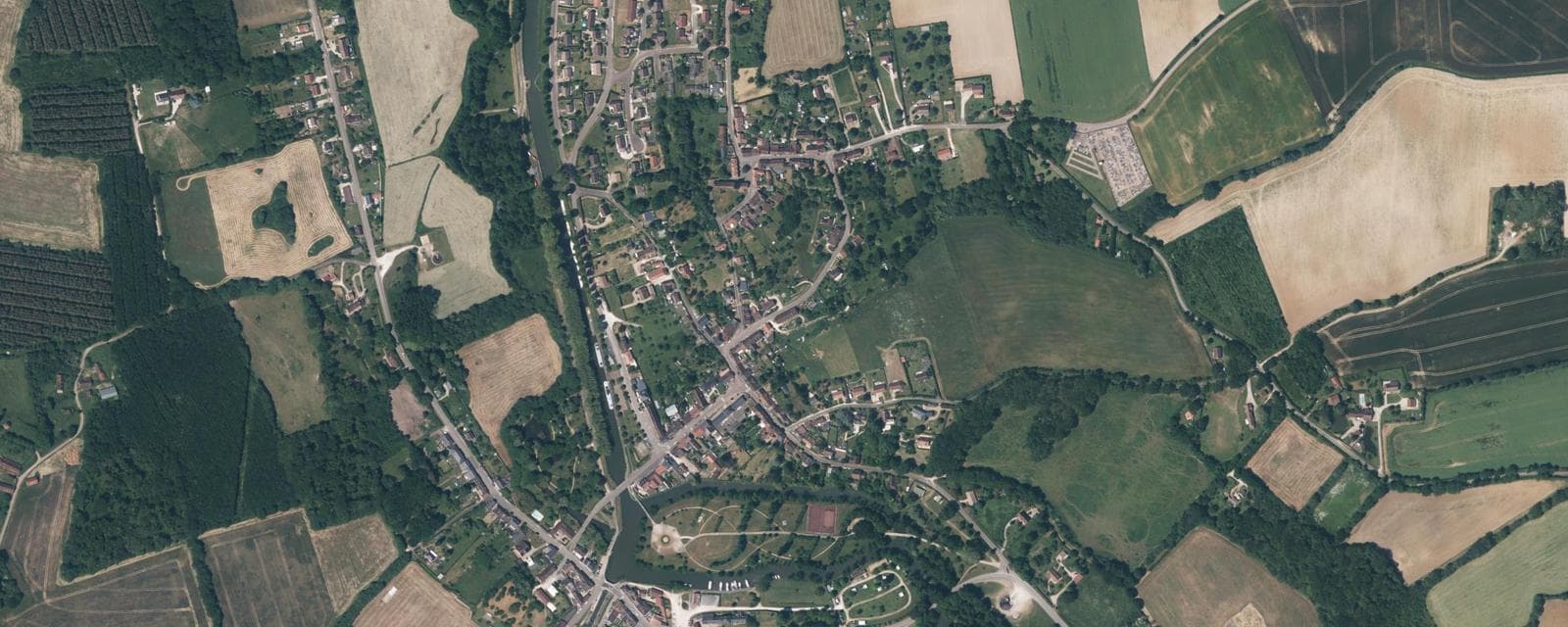 Vue aérienne de Rogny-les-Sept-Écluses (Yonne)