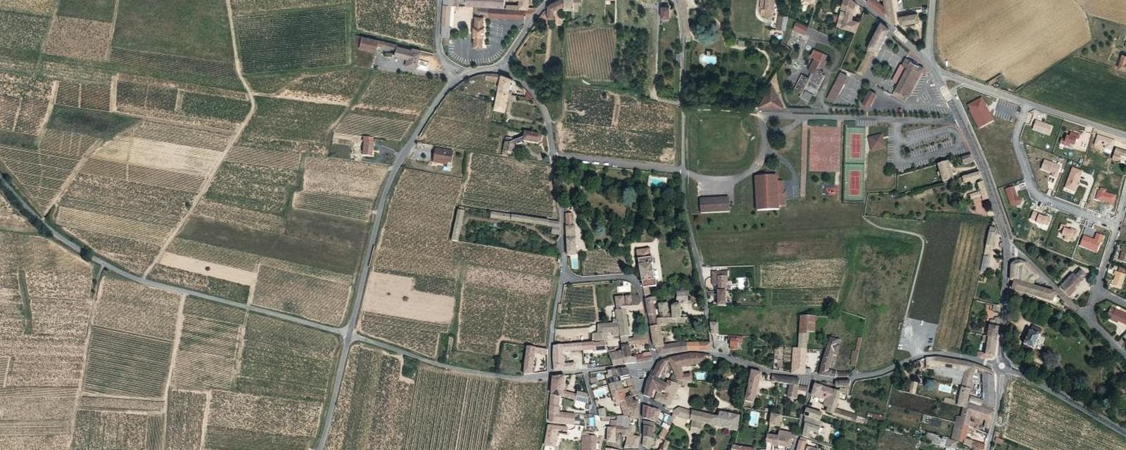 Vue aérienne de Romanèche-Thorins (Saône-et-Loire)