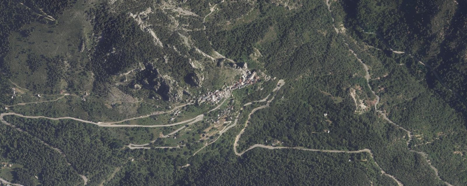 Vue aérienne de Roubion (Alpes-Maritimes)
