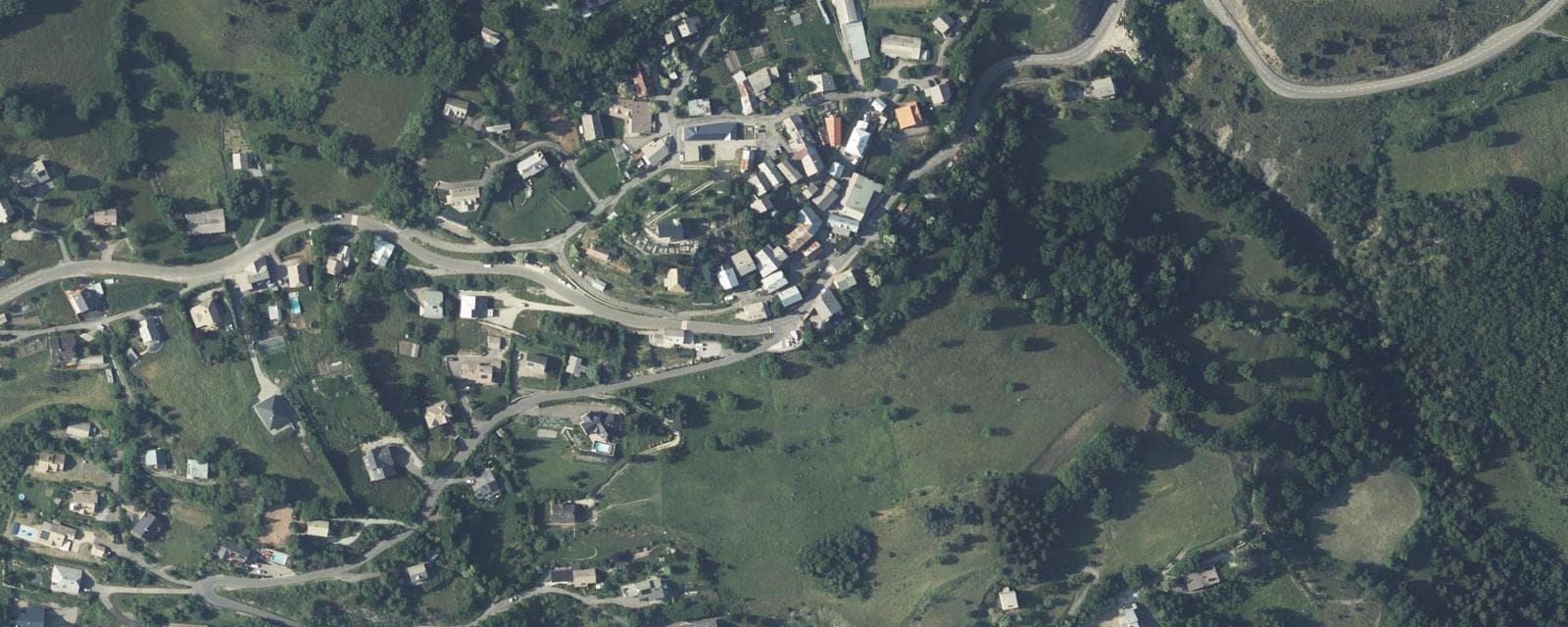 Vue aérienne de Saint-Apollinaire (Hautes-Alpes)