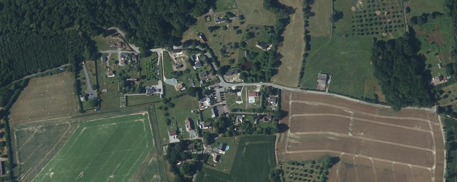Vue aérienne de Saint-Benoît-des-Ombres (Eure)