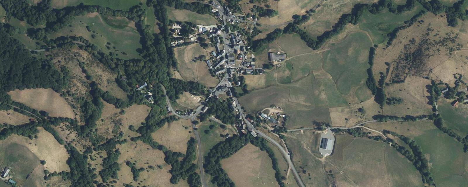 Vue aérienne de Saint-Bonnet-de-Condat (Cantal)
