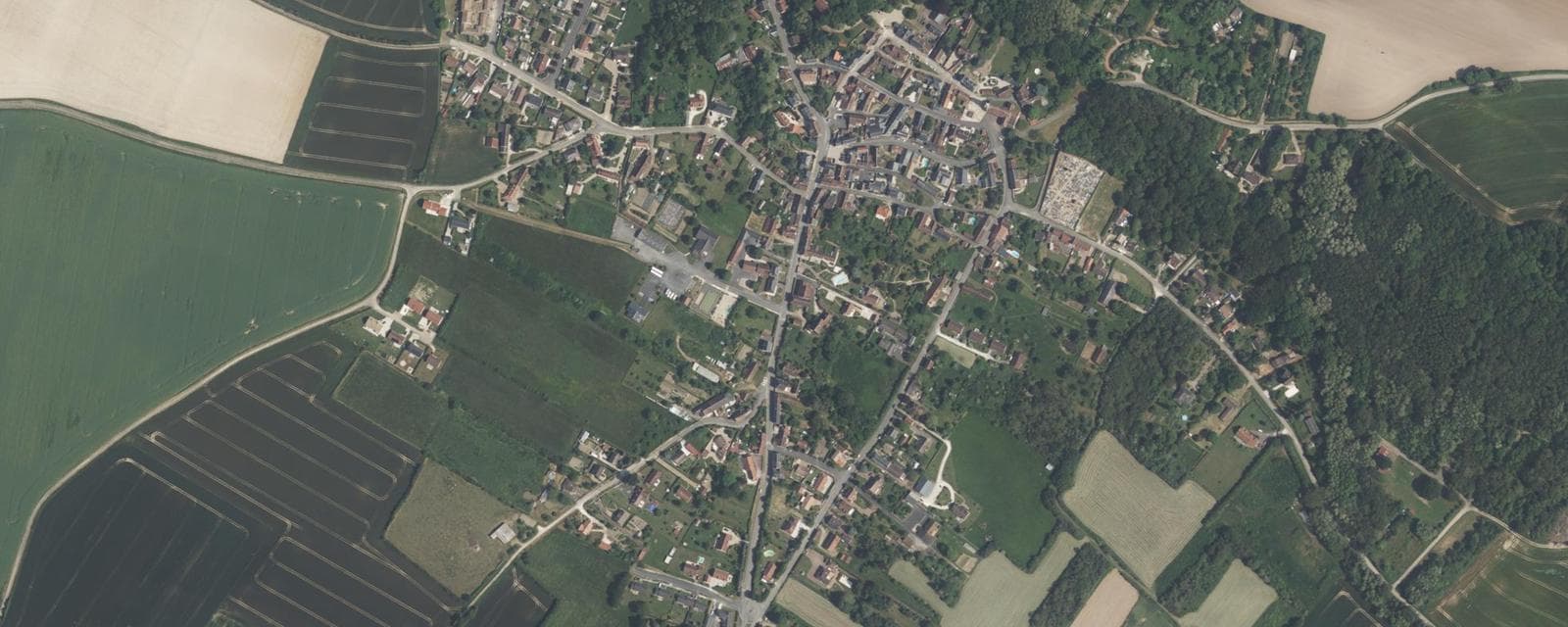 Vue aérienne de Saint-Brisson-sur-Loire (Loiret)