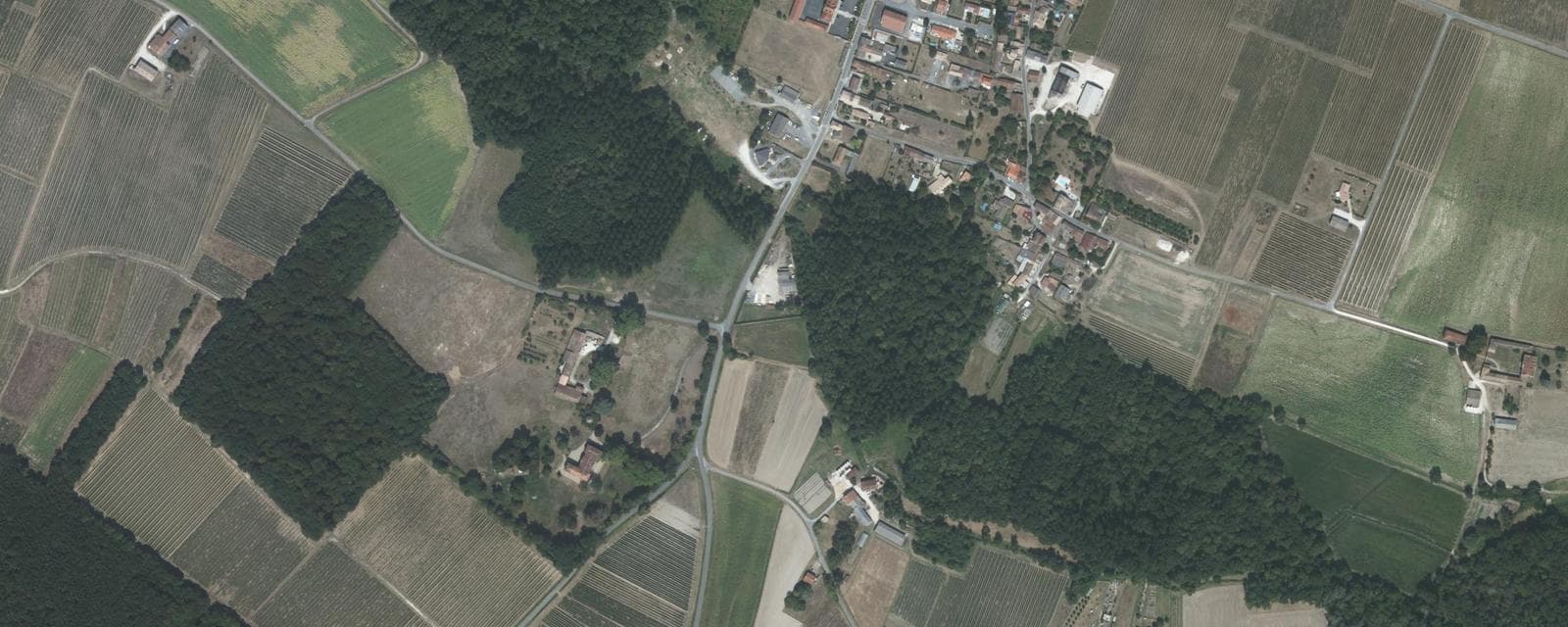 Vue aérienne de Saint-Dizant-du-Gua (Charente-Maritime)