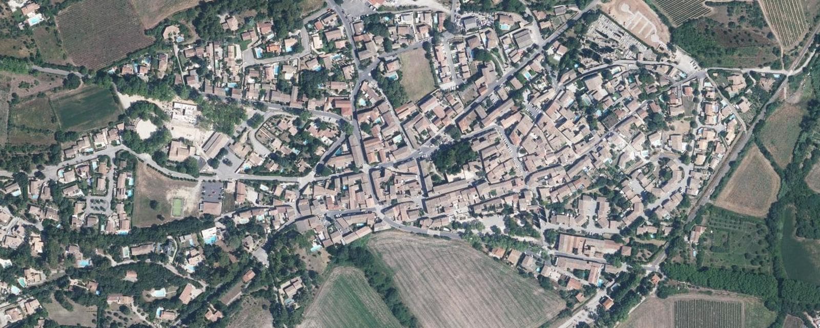 Vue aérienne de Saint-Geniès-des-Mourgues (Hérault)