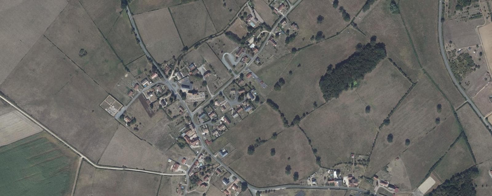 Vue aérienne de Saint-Georges-de-Poisieux (Cher)