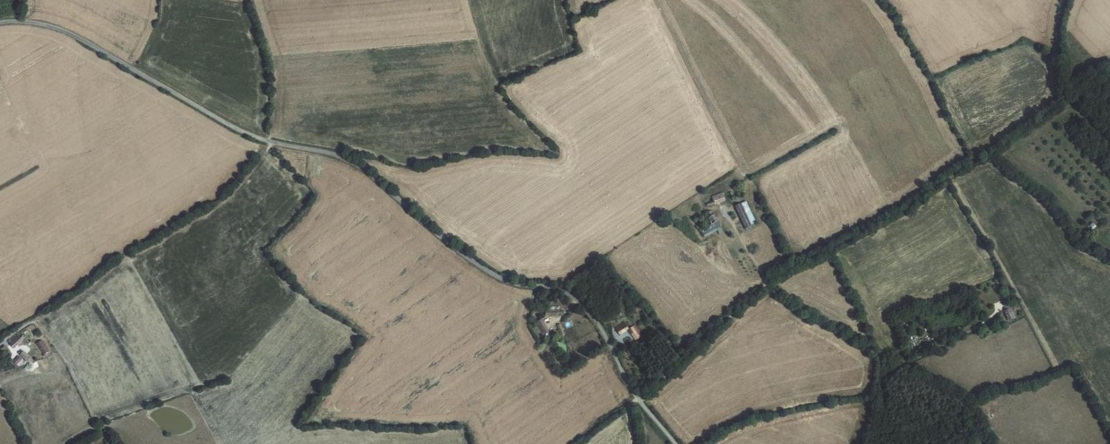 Vue aérienne de Saint-Georges-du-Rosay (Sarthe)