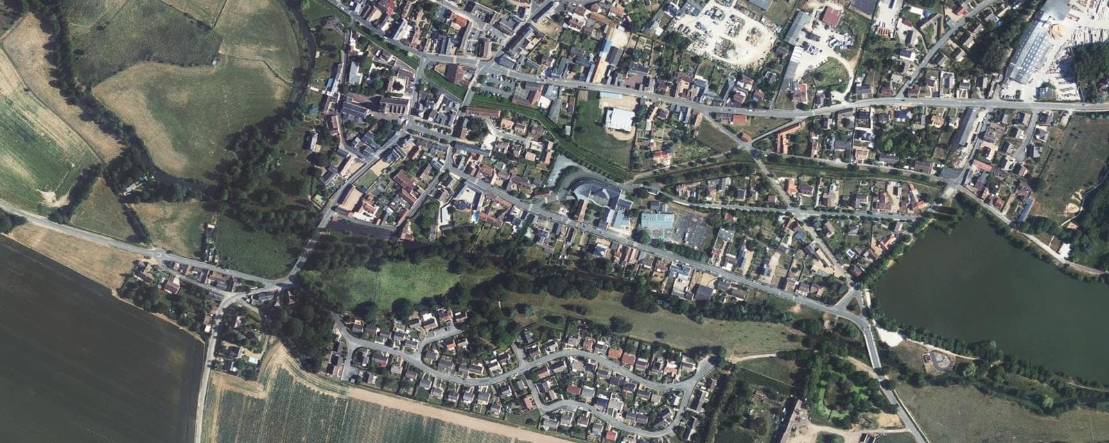 Vue aérienne de Saint-Georges-sur-Eure (Eure-et-Loir)