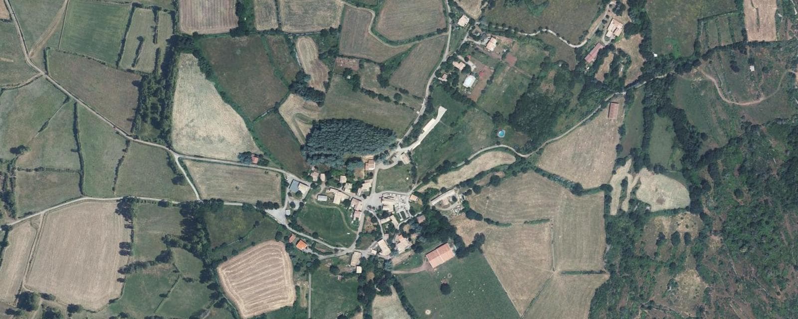 Vue aérienne de Saint-Gineys-en-Coiron (Ardèche)