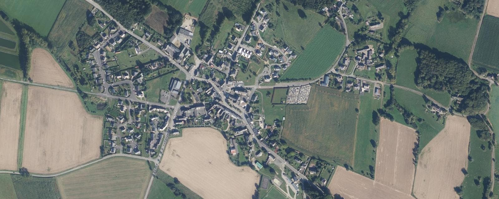 Vue aérienne de Saint-Hilaire-des-Landes (Ille-et-Vilaine)