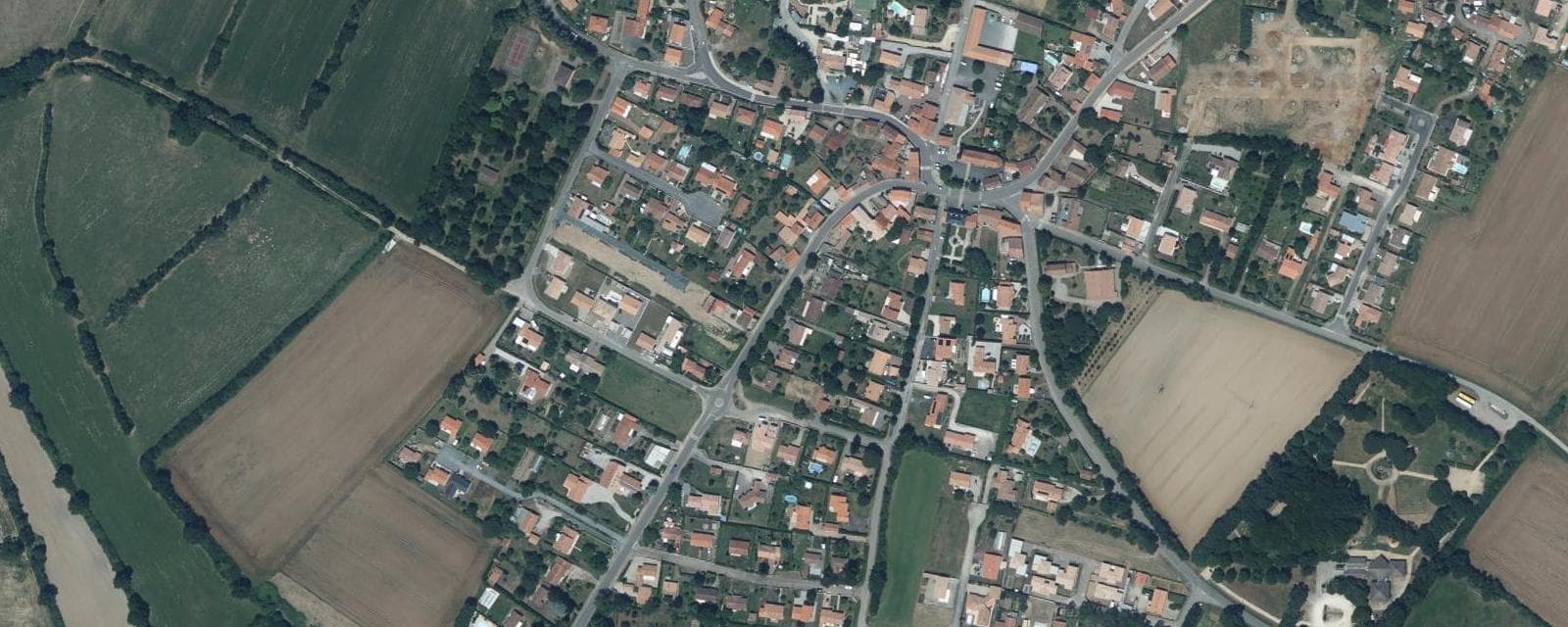 Vue aérienne de Saint-Hilaire-la-Forêt (Vendée)