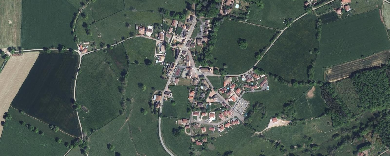 Vue aérienne de Saint-Hilaire-sous-Charlieu (Loire)