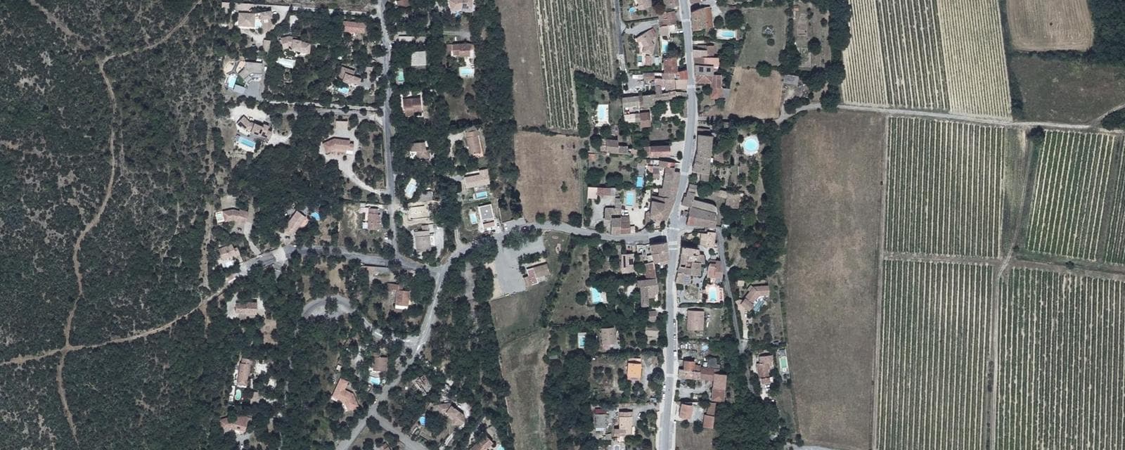Vue aérienne de Saint-Jean-de-Crieulon (Gard)