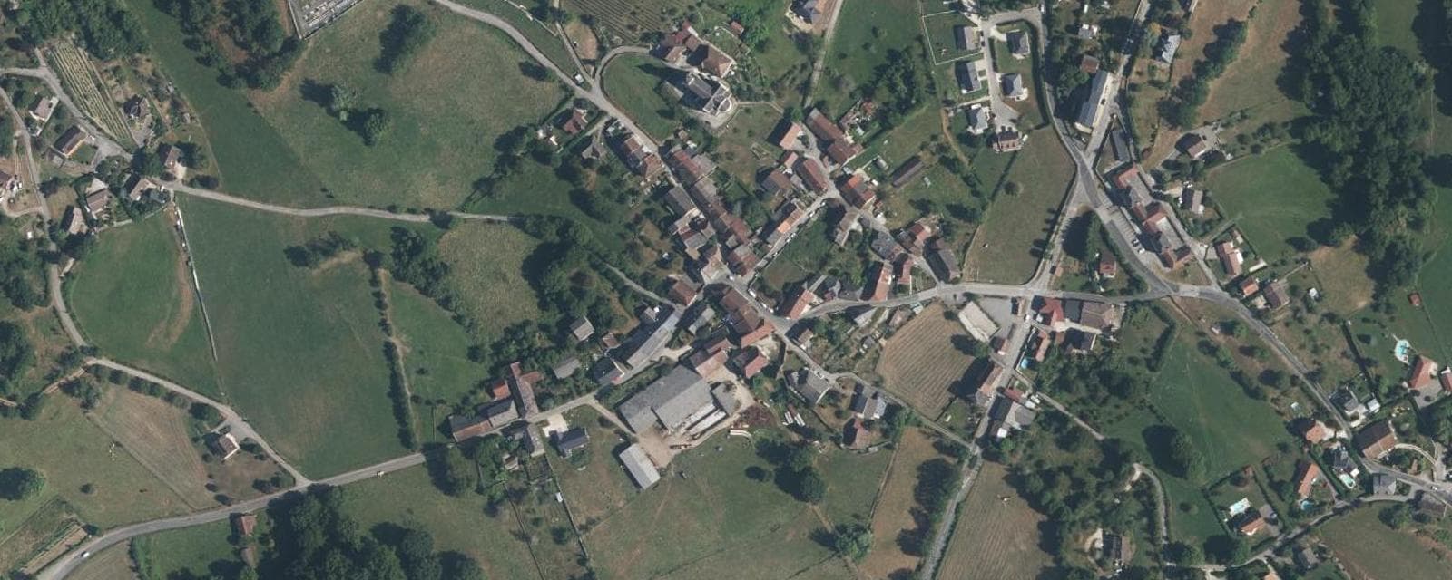 Vue aérienne de Saint-Martin-de-Bavel (Ain)