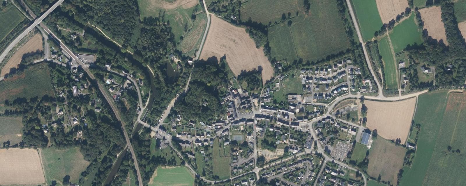 Vue aérienne de Saint-Médard-sur-Ille (Ille-et-Vilaine)