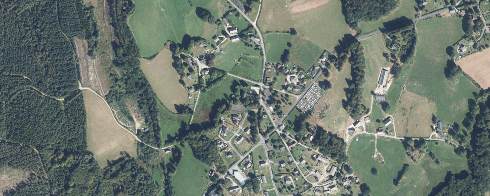 Vue aérienne de Saint-Pardoux-le-Vieux (Corrèze)