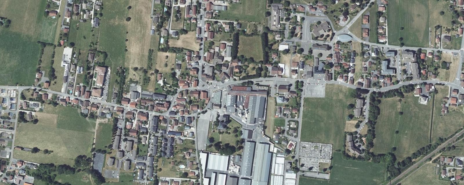 Vue aérienne de Saint-Pierre-en-Faucigny (Haute-Savoie)