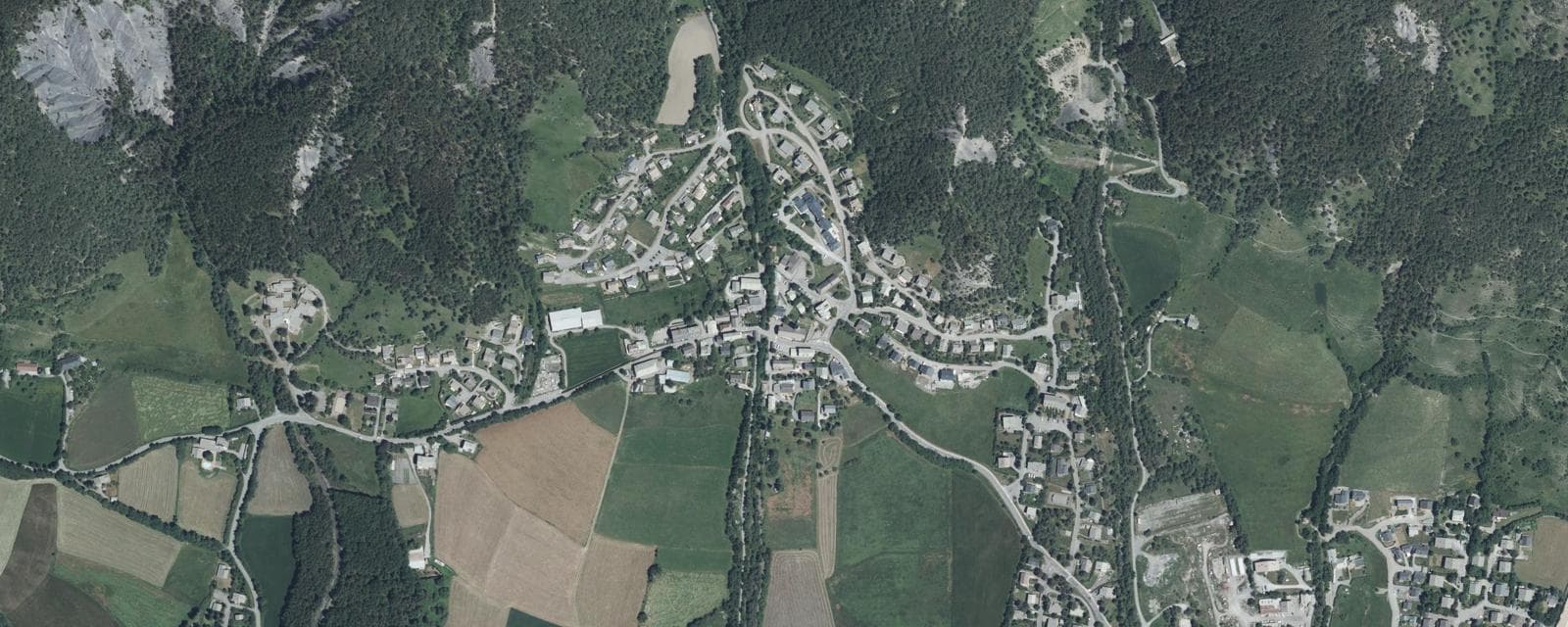 Vue aérienne de Saint-Pons (Alpes-de-Haute-Provence)