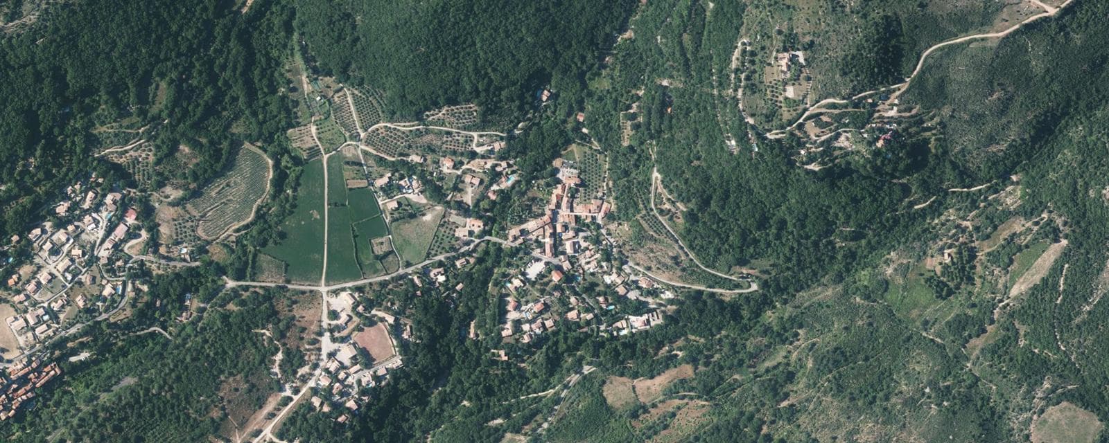 Vue aérienne de Saint-Privat (Hérault)