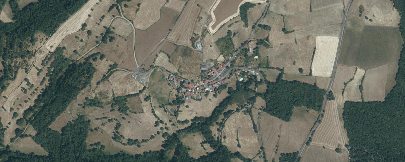 Vue aérienne de Saint-Privat-du-Dragon (Haute-Loire)
