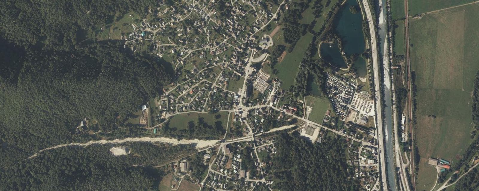Vue aérienne de Saint-Rémy-de-Maurienne (Savoie)