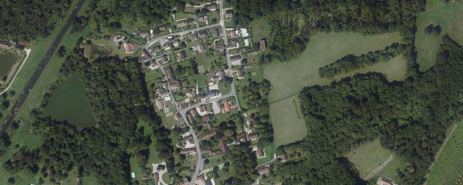 Vue aérienne de Saint-Sauveur-lès-Bray (Seine-et-Marne)