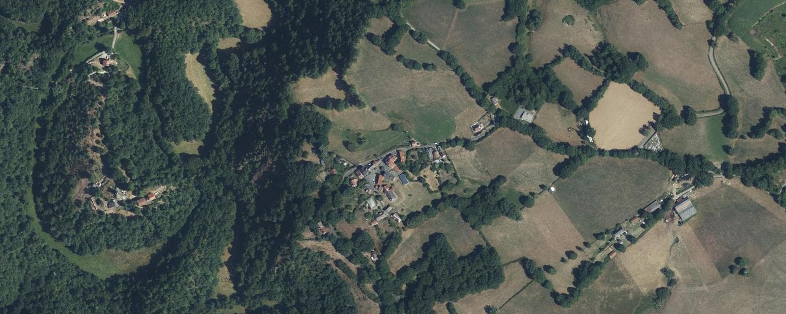 Vue aérienne de Saint-Victor (Cantal)