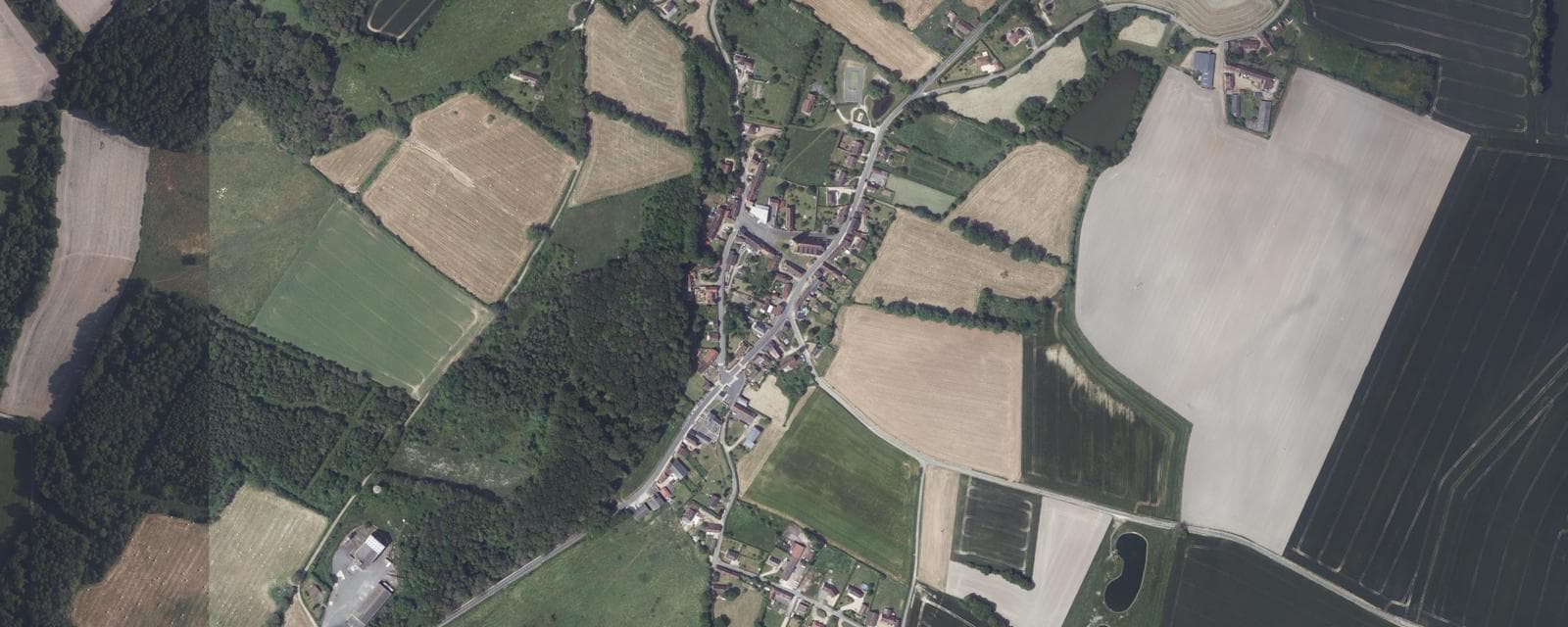 Vue aérienne de Saint-Victor-de-Buthon (Eure-et-Loir)