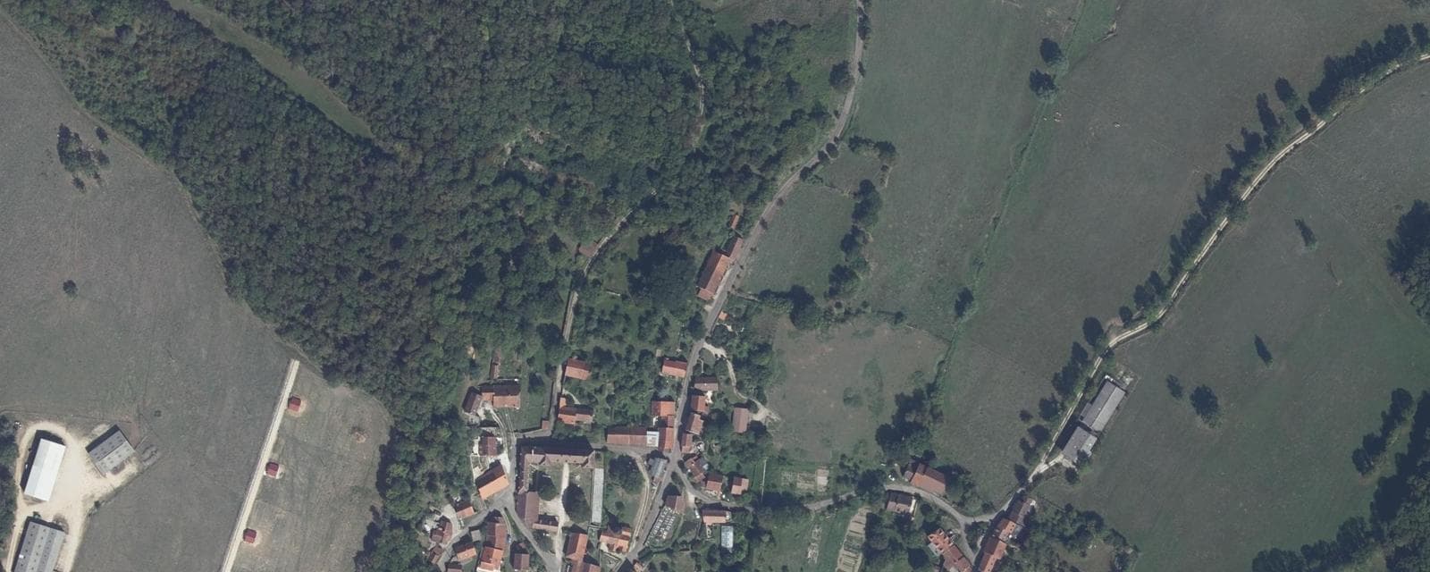Vue aérienne de Sainte-Colombe-en-Auxois (Côte-d'Or)