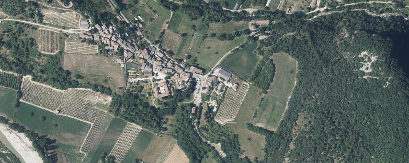 Vue aérienne de Sainte-Croix (Drôme)
