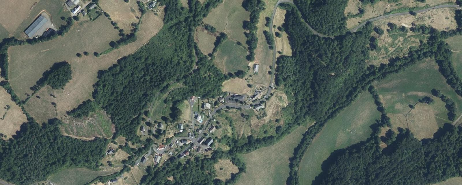 Vue aérienne de Sainte-Eulalie (Cantal)