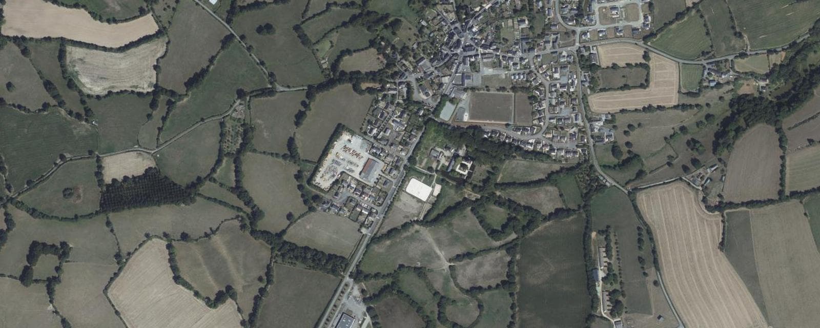 Vue aérienne de Sainte-Gemmes-le-Robert (Mayenne)