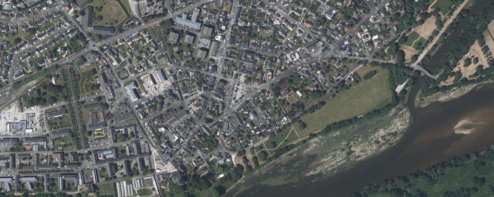 Vue aérienne de Sainte-Gemmes-sur-Loire (Maine-et-Loire)