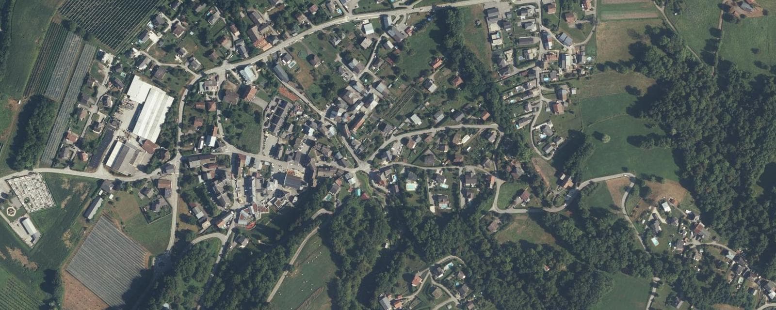 Vue aérienne de Sainte-Hélène-sur-Isère (Savoie)