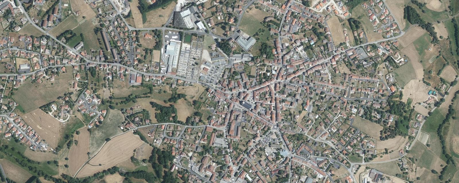 Vue aérienne de Sainte-Sigolène (Haute-Loire)