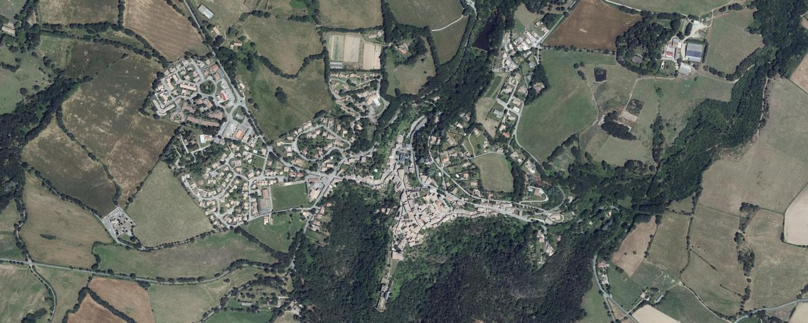 Vue aérienne de Saissac (Aude)